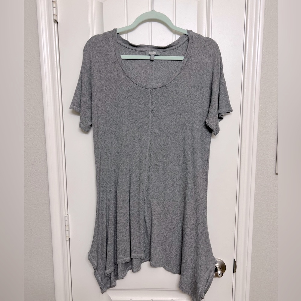 EUC Neiman Marcus Side Slit, Flowy, Center Seam Gray Tunic Top 🩶 Size XL